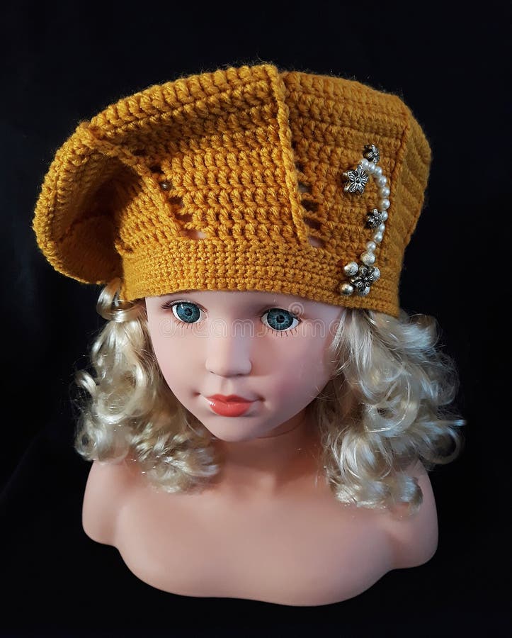 Handmade шляпа зимы дам вязания крючком стоковое фото rf